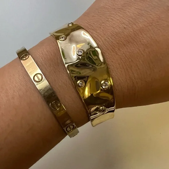 Gold hammered cuff bracelet new - Picture 1 of 3